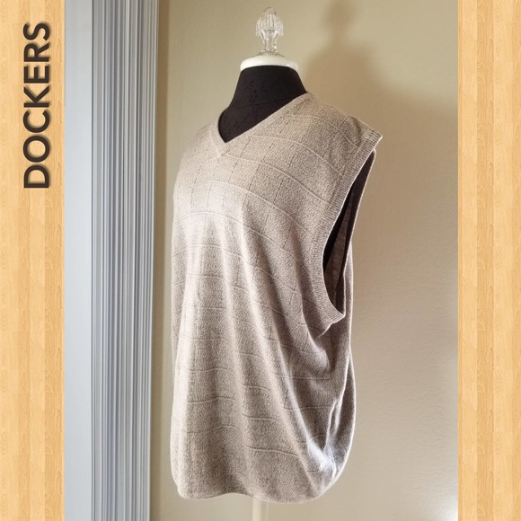 Dockers NWT Men's Vest Size X Large Color Biscuit - Picture 5 of 8